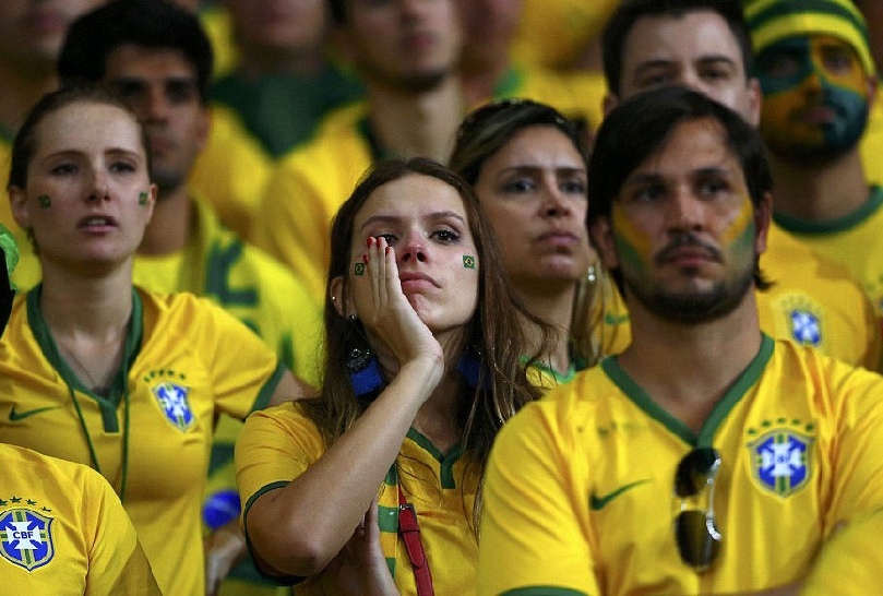 哭泣的巴西女球迷_巴西哭泣小男孩_1990哭泣的巴西女球迷
